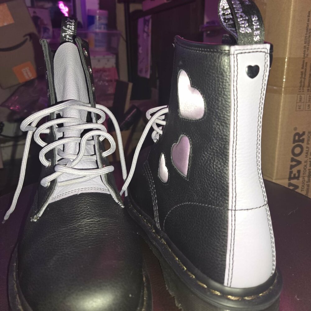 NEW Dr. Martens Black Purple 1460 Zip Heart Lug Sole